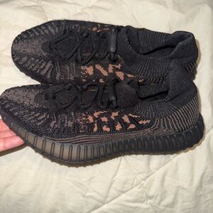Yeezys men’s size 8